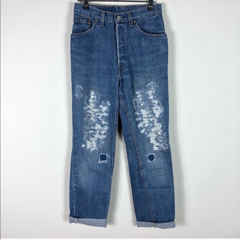 - Vintage Levi’s Distressed High Rise Jeans Cuffed